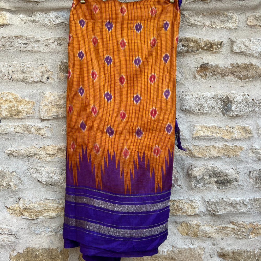 
                      
                        Vintage Silk Sari 090
                      
                    