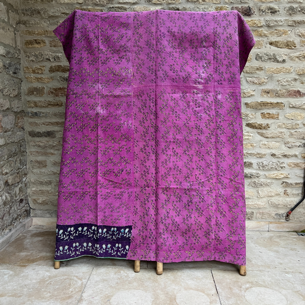 
                      
                        Lightweight Kantha Quilt No. 642
                      
                    